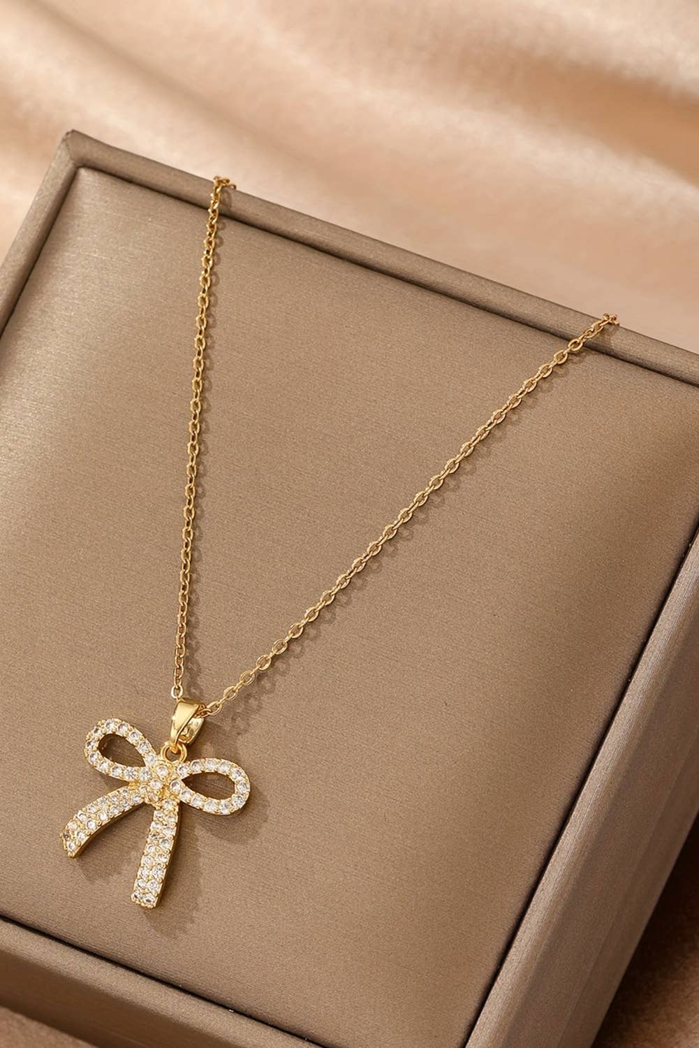 LDC Plated Rhinestone Bowknot Pendant Necklace